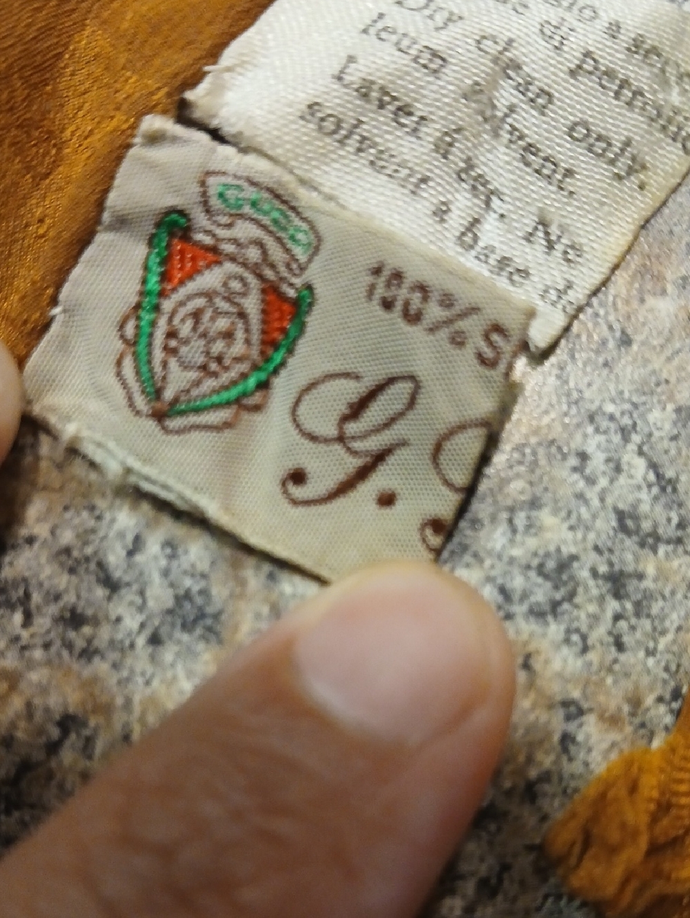 Vintage Silk GUCCI Scarve - Picture 4 of 10
